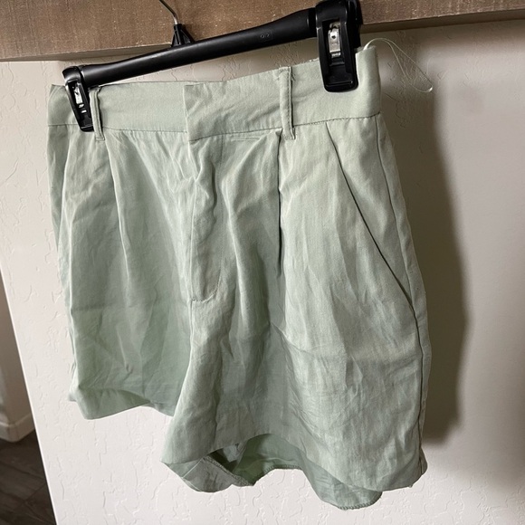 Zara| Sage Green High Waisted Pleated Shorts, Stretchy Waistband•••Size M - Picture 6 of 11